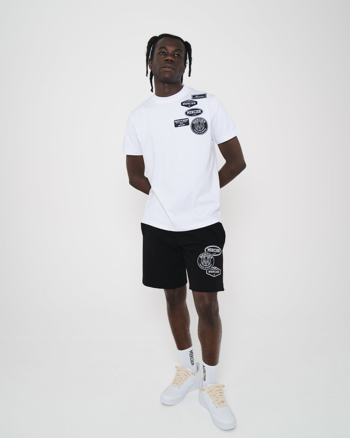 Shorts mit Mono-Badge in Schwarz, image 3